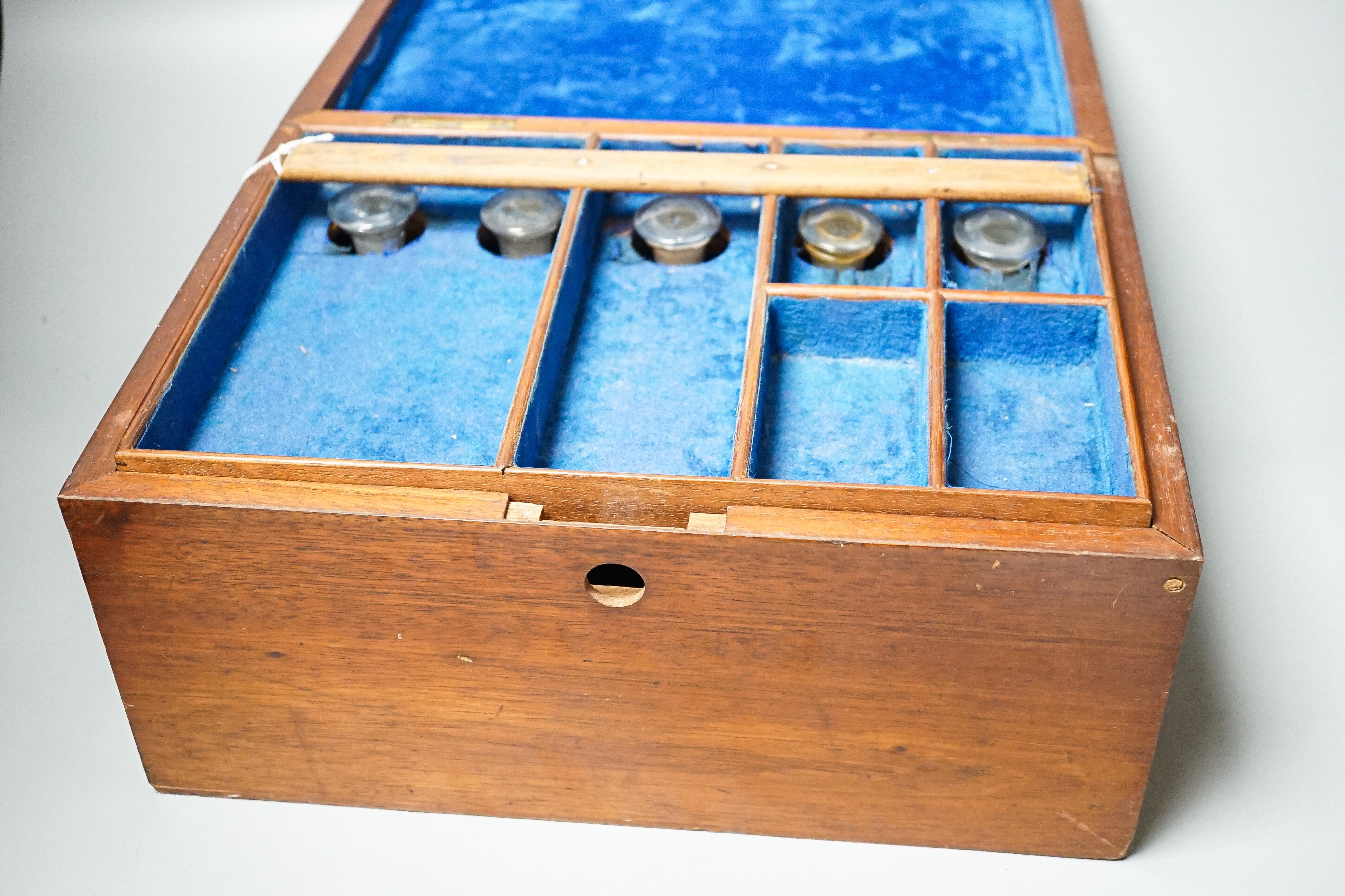 A 19th century mahogany apothecary box 33cm